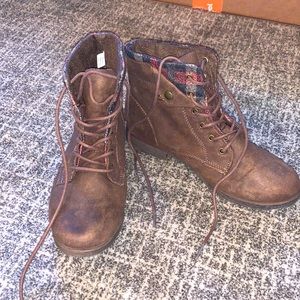Rock and Candy lace up brown boots with plaid upper detail size 9